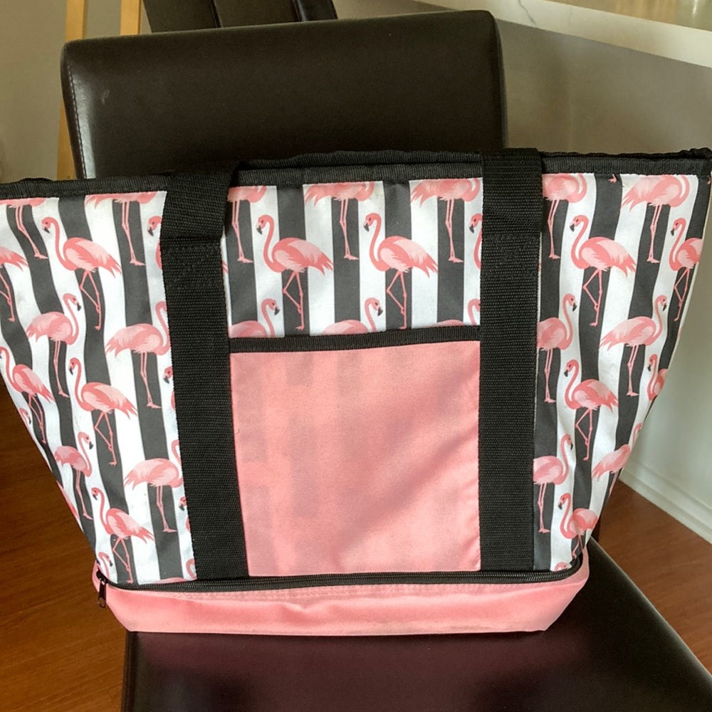 Tote bag for the beach. Bottom storage with zipper to store ice keep items cold
